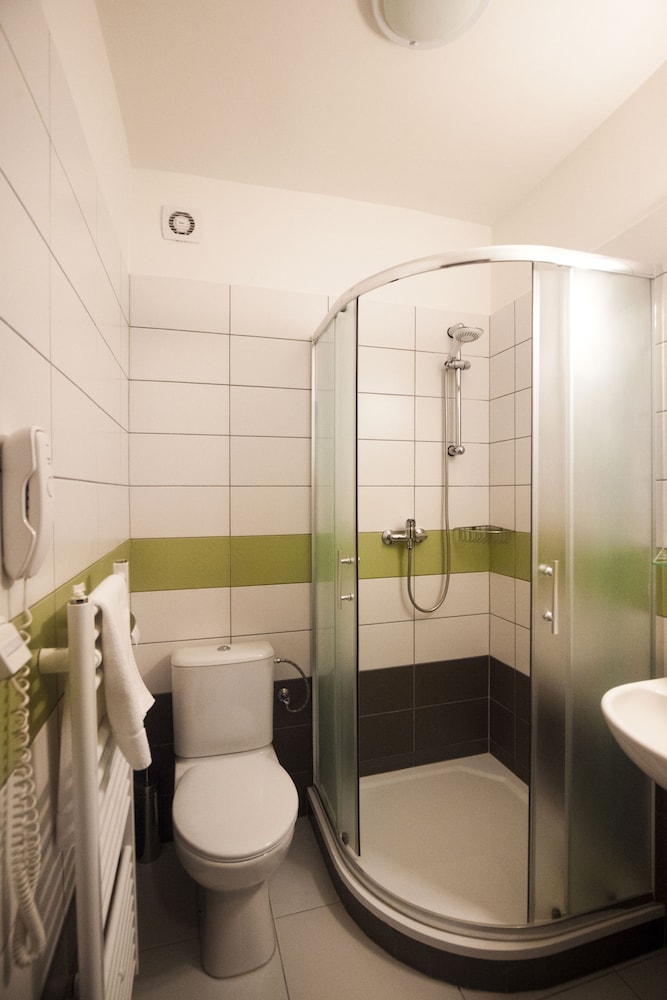 Comfort Single Room, 1 Twin Bed, Refrigerator, City View photo 3