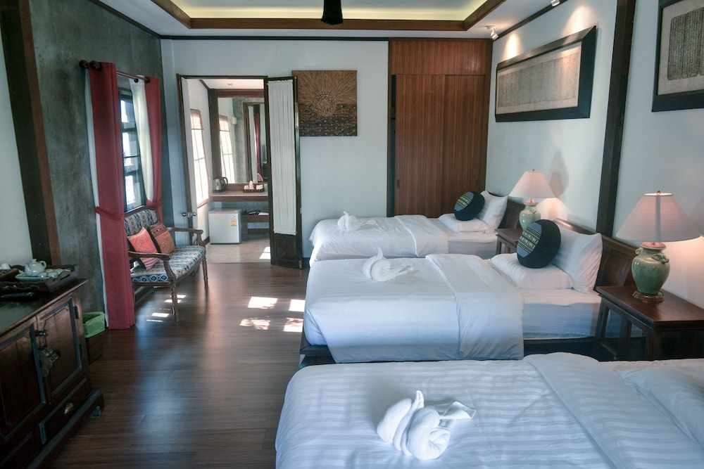 Luxury Triple Room, Lanai, Resort View