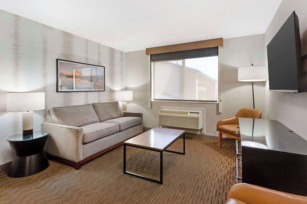 Family Suite, 2 Queen Beds, Non Smoking (Third bed is a Sofabed) - Photo 6