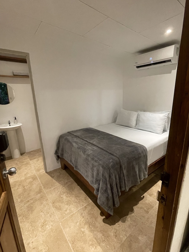 Deluxe Single Room, 1 Bedroom (Pochote)
