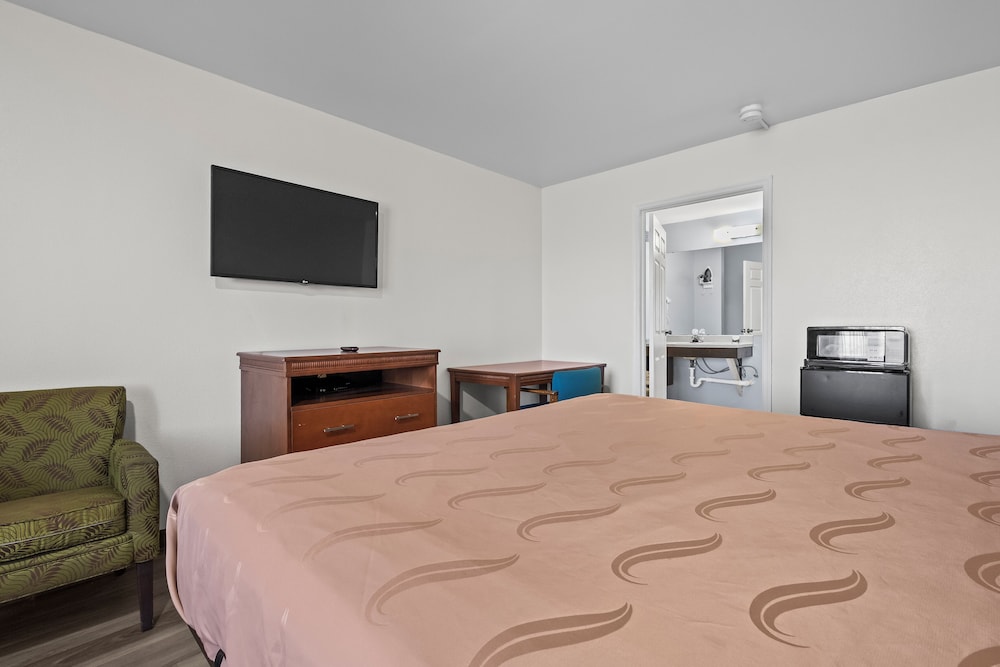 Capital O First Heritage Inn Rantoul IL I 57, Photo 5