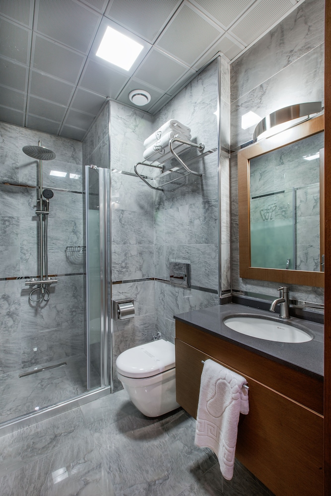 Deluxe Triple Room photo 2