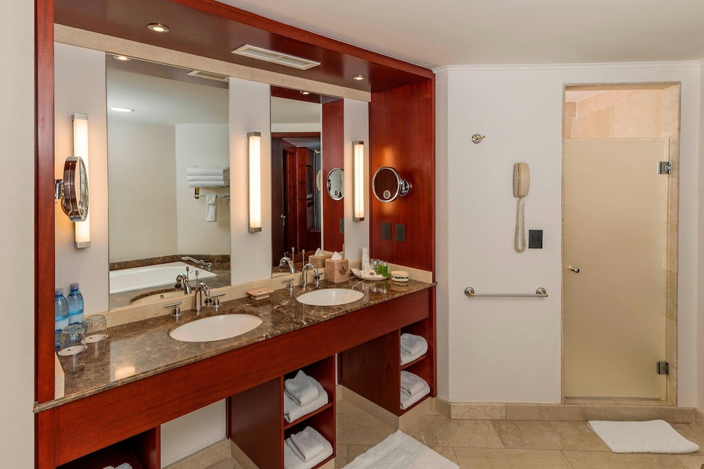 Suite, 1 Bedroom (City View) - Photo 11