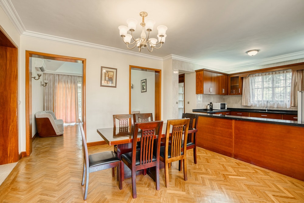 Villa - Photo 1