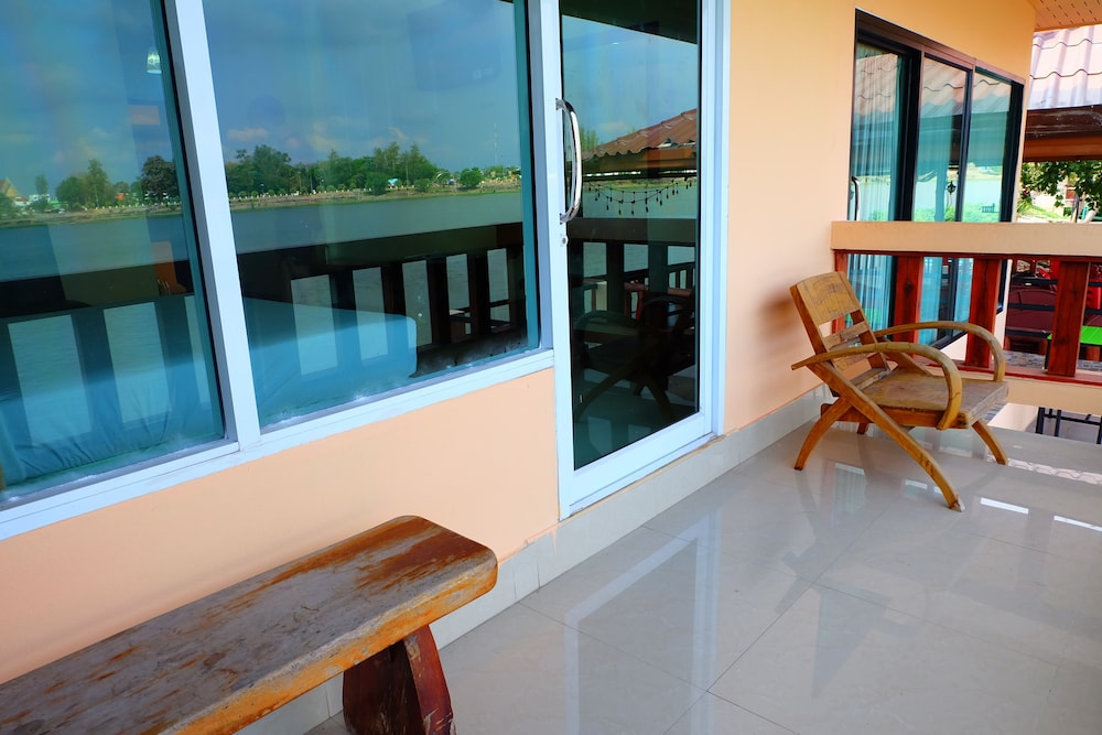 River Front Room with Balcony photo 3