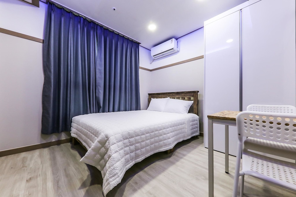 Special Family (Two rooms, Bed)