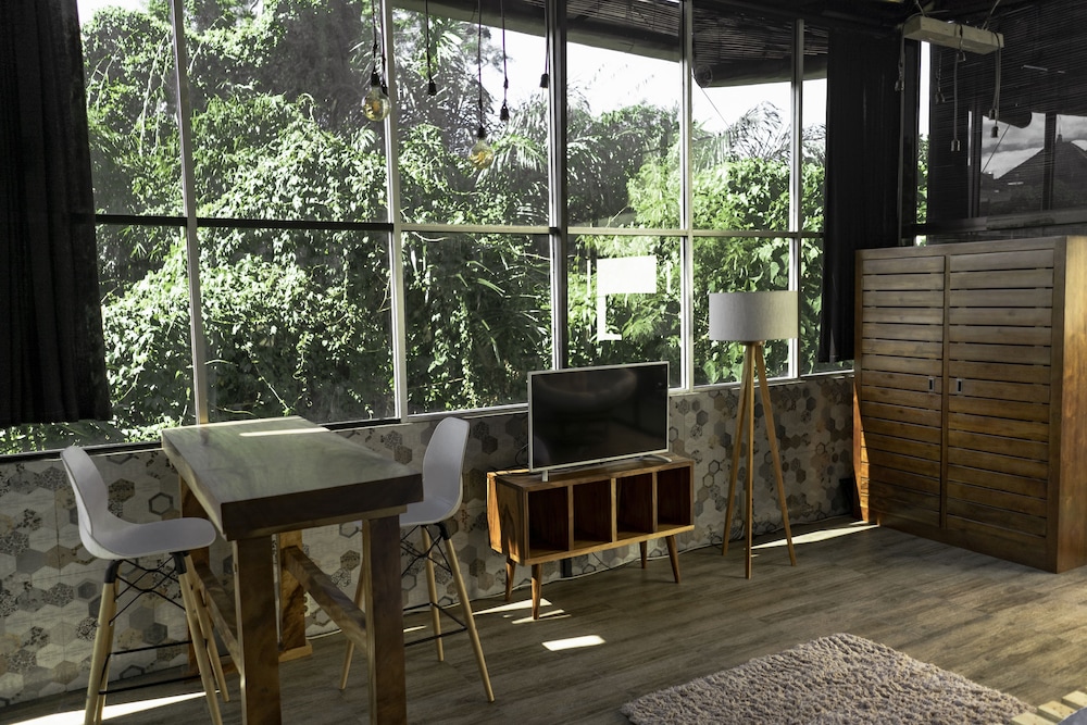 Design Bungalow, 1 King Bed, Terrace, River View