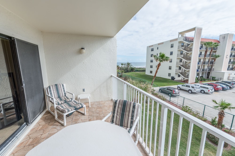 Condo, 2 Bedrooms, Ocean View photo 2