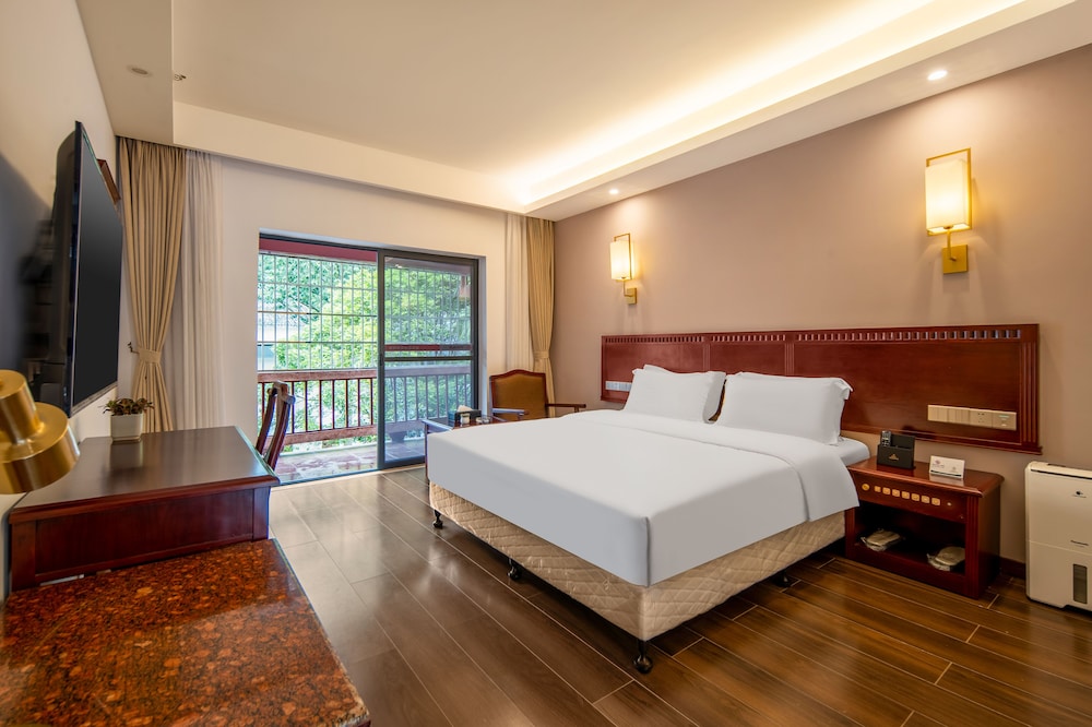 Luxury Single Room, 1 Queen Bed - Photo 1