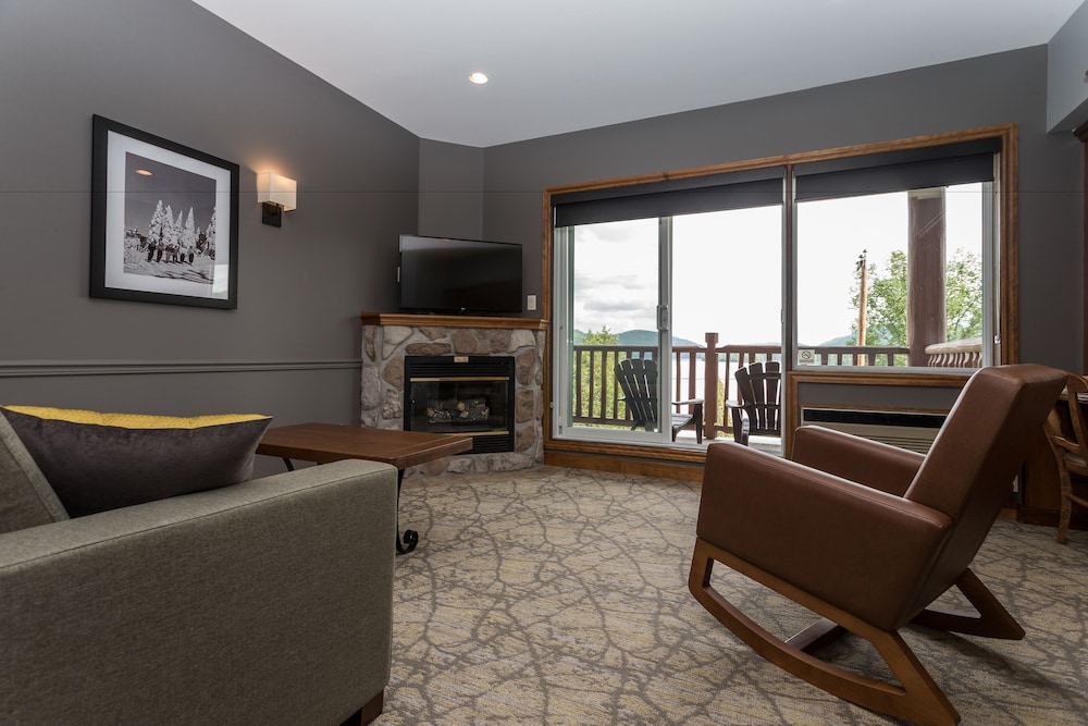 Suite, Lake View (Pets Not Allowed) - Photo 3