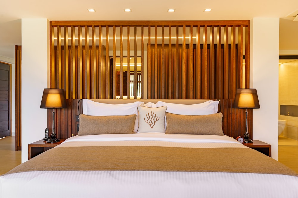 Luxury Room, Bathtub, Golf View - Photo 3