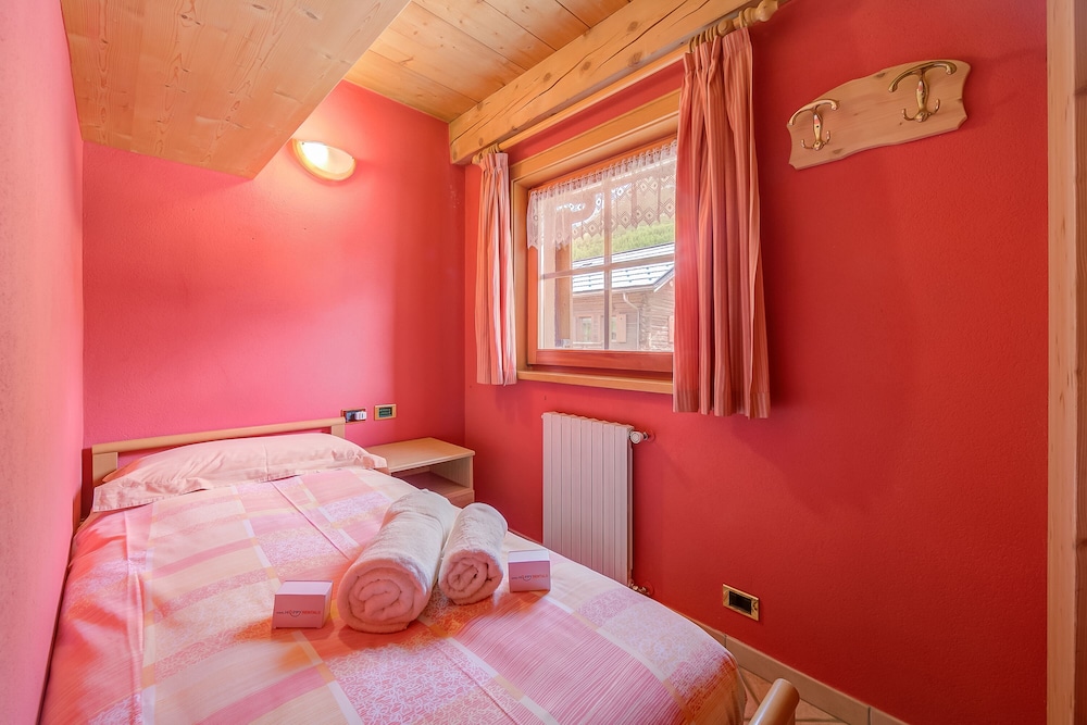 Family Apartment, Multiple Beds, 2 Bathrooms (Picchio)
