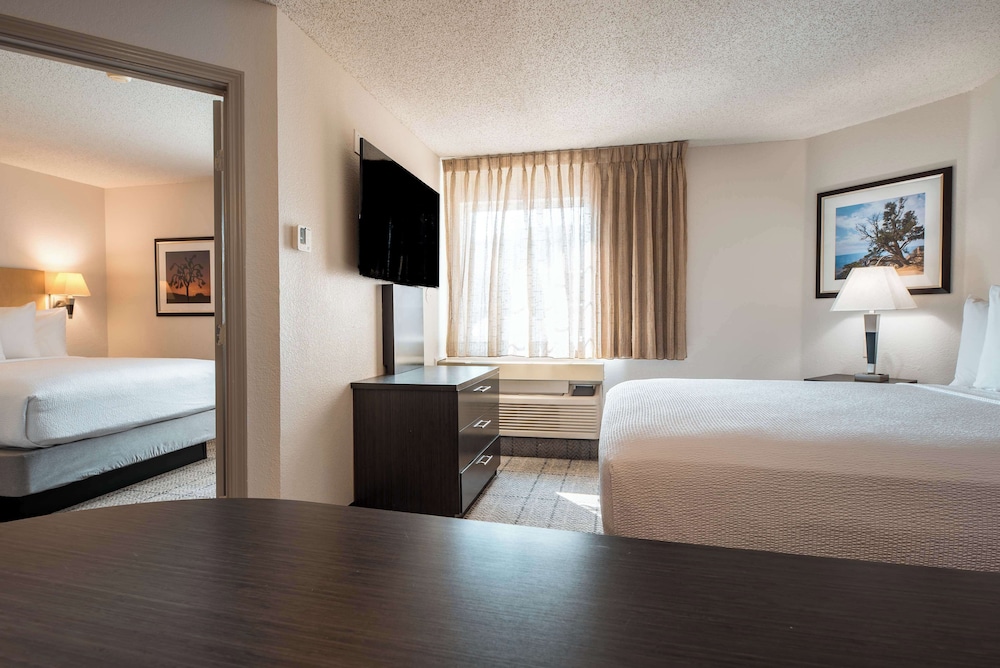 Suite, 2 Queen Beds (One Bedroom Suite - Two Queens) - Photo 4