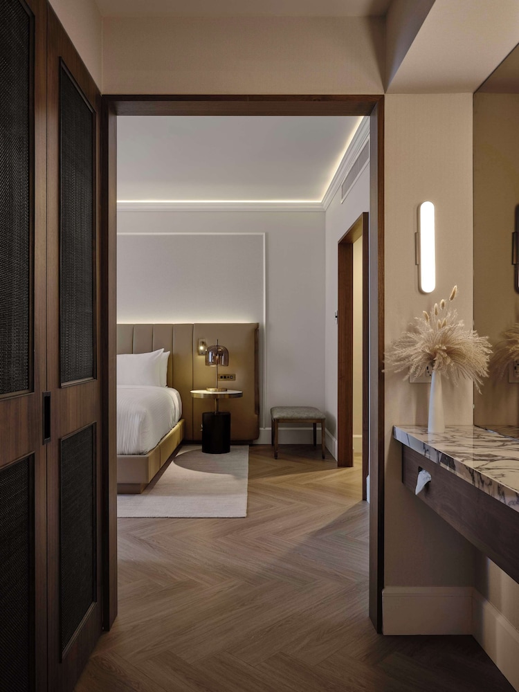 Suite, 1 King Bed - Photo 8