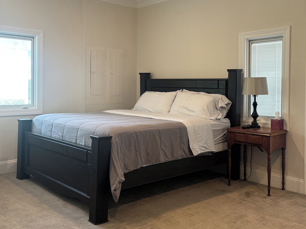Executive Room, 1 King Bed, Private Bathroom