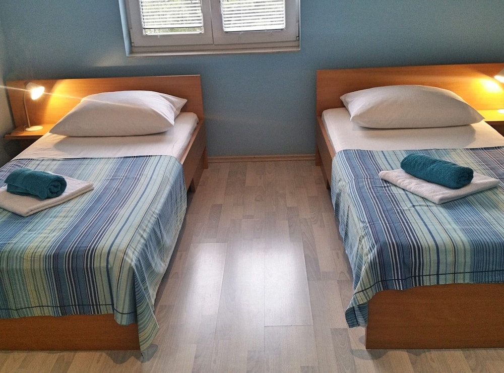 Apartment (One Bedroom Apartment - Green)