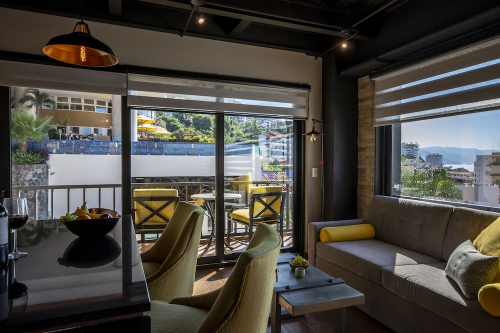 Deluxe Suite, 1 Bedroom, Resort View