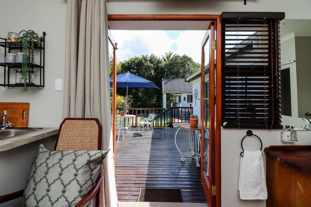 Double Room, 1 King Bed, Garden View photo 3