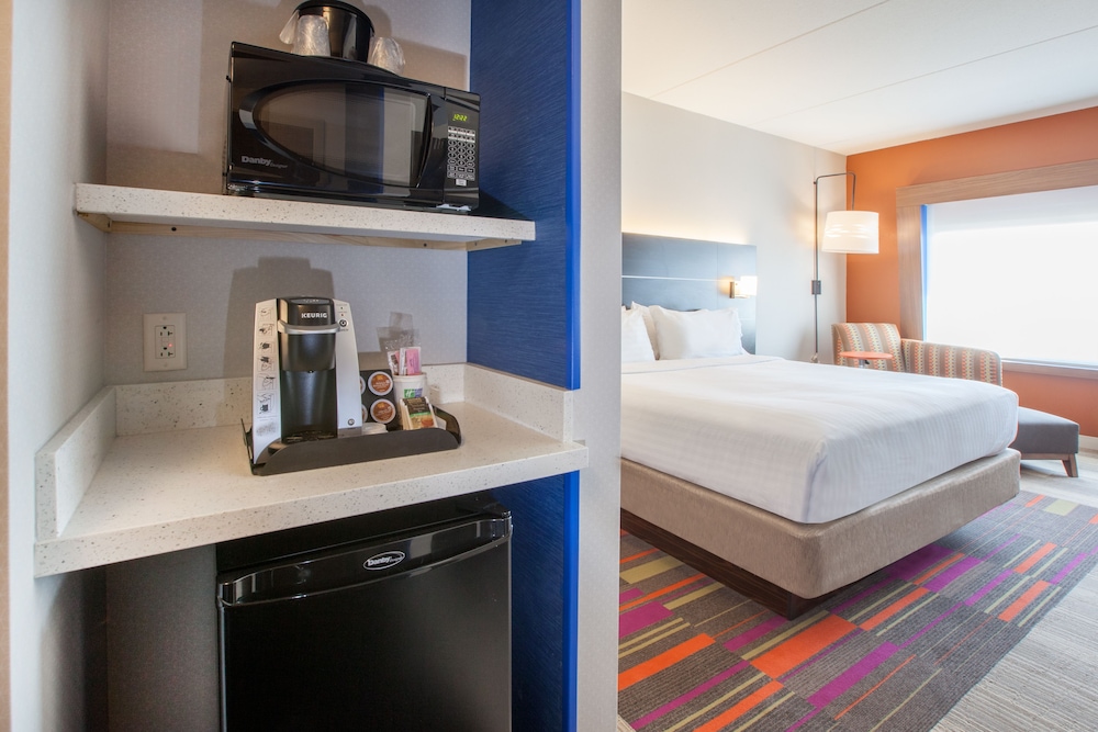 Standard Room, 1 King Bed, Accessible (Communications) photo 1
