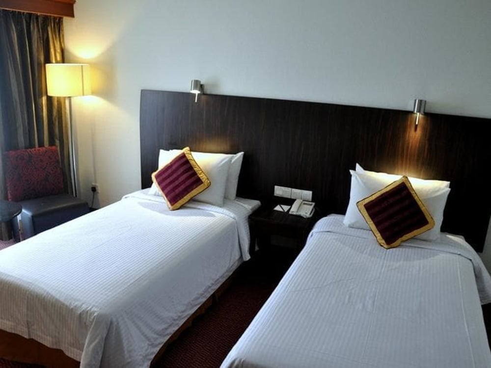 Premium Twin Room - Photo 2