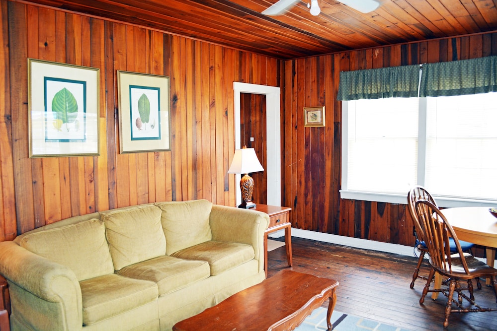 Cottage 6, 2 Bedrooms photo 3