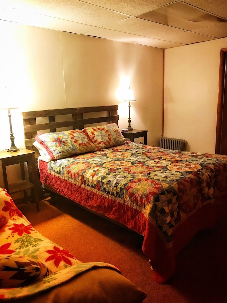 Classic Room, 1 Queen Bed photo 2