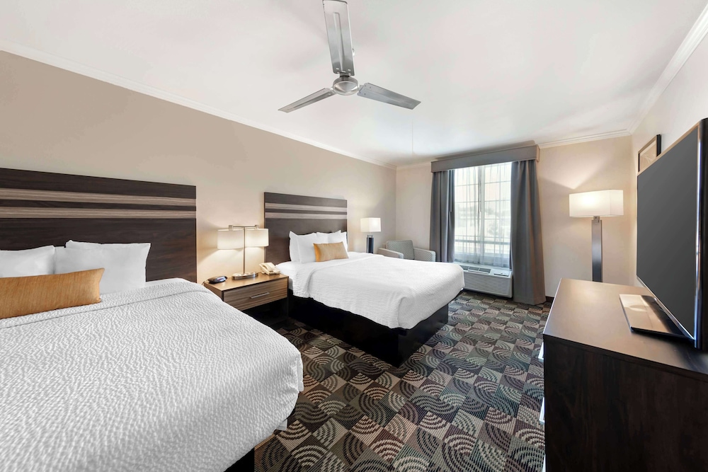 Family Suite, 2 Queen Beds, Non Smoking (Living Room;with Sofabed) photo 2