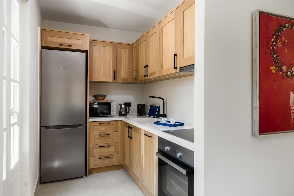 Executive Suite - Photo 3