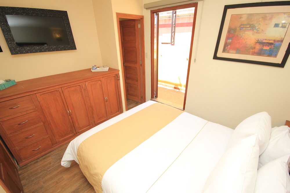 Standard Room, 1 Queen Bed photo 1