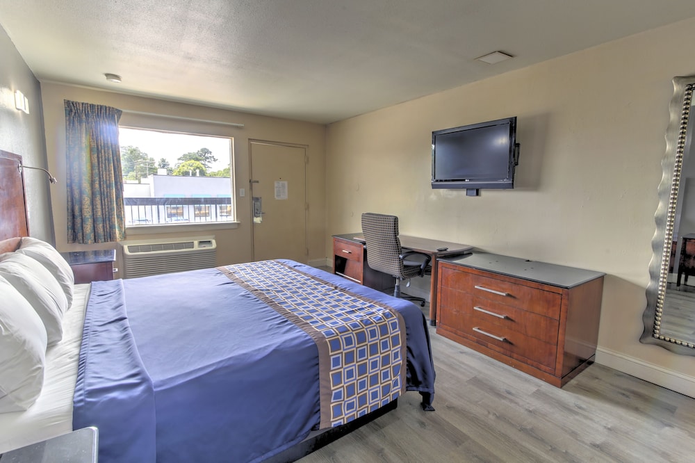 Standard King, Smoking - Newly Renovated - Photo 9