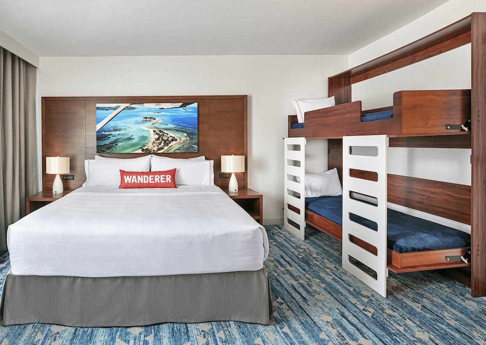 Deluxe Room, Multiple Beds photo 2