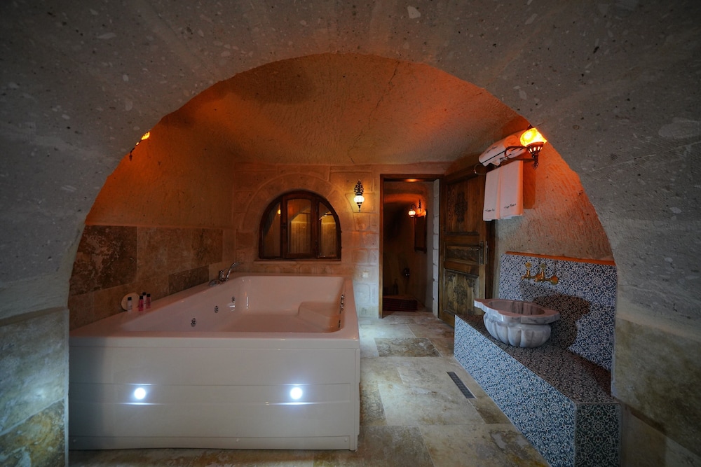 Nazende Hammam Jacuzzi Cave Suite - Photo 32