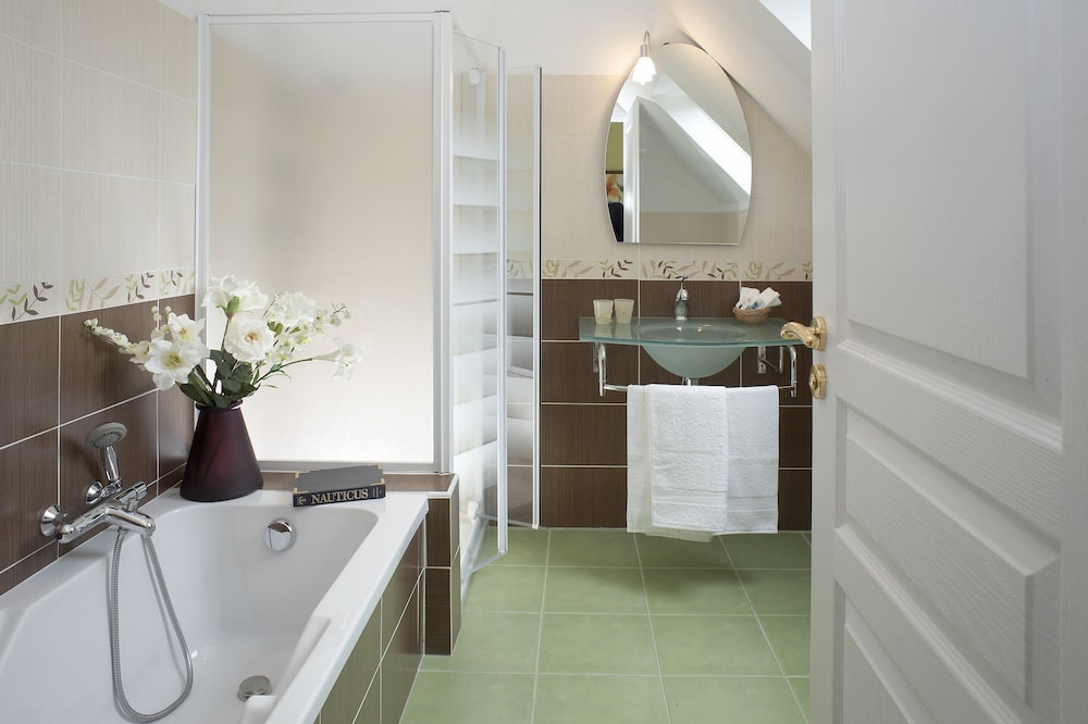 Double Room (Jersey)