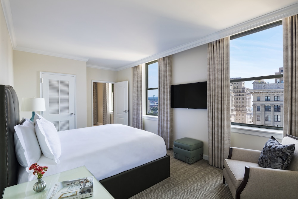 Club Suite, 1 Bedroom (Governor Suite, Club Lounge Access) photo 2
