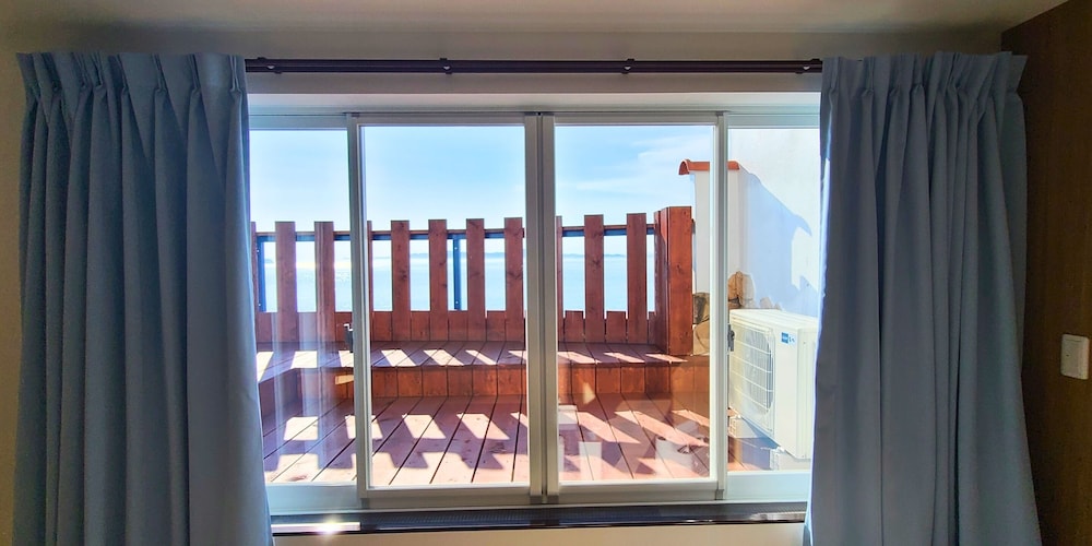 Royal Twin Room, Non Smoking, Ocean View photo 3