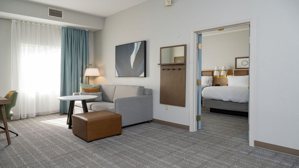 Suite, 1 Bedroom, Kitchen (Living & Dining Area) photo 3