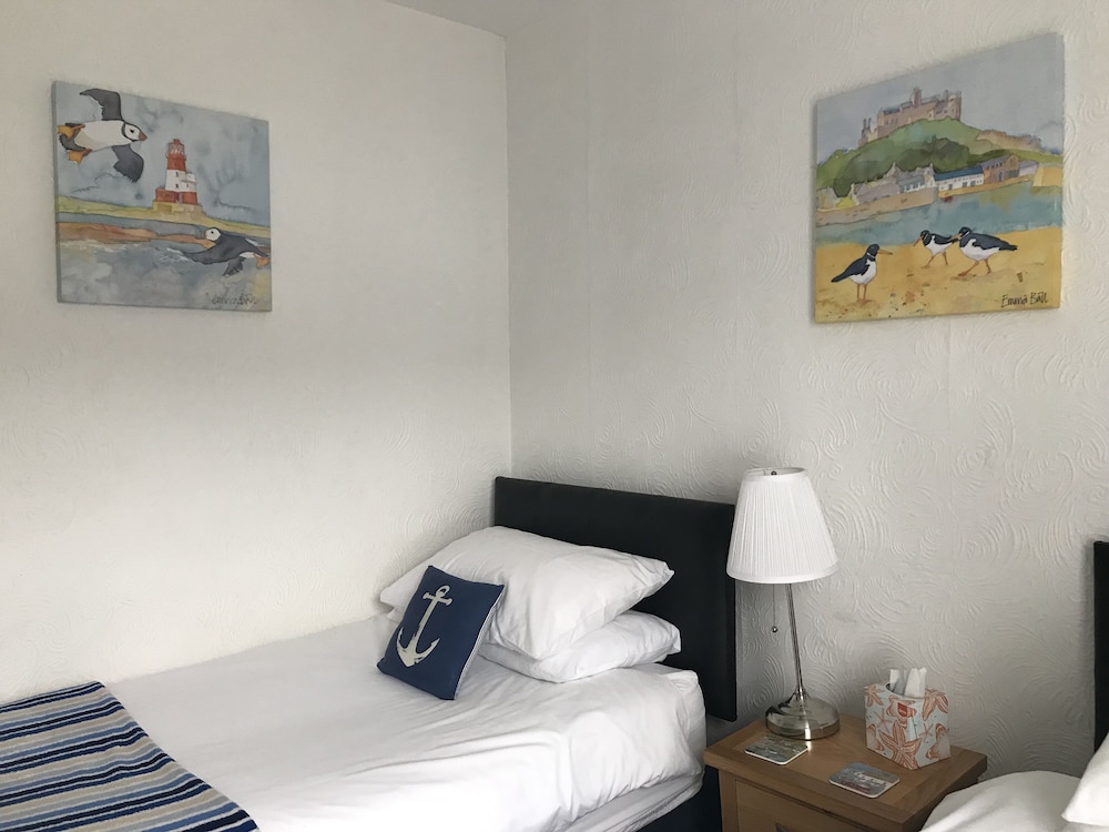 Twin Room With Ensuite photo 2