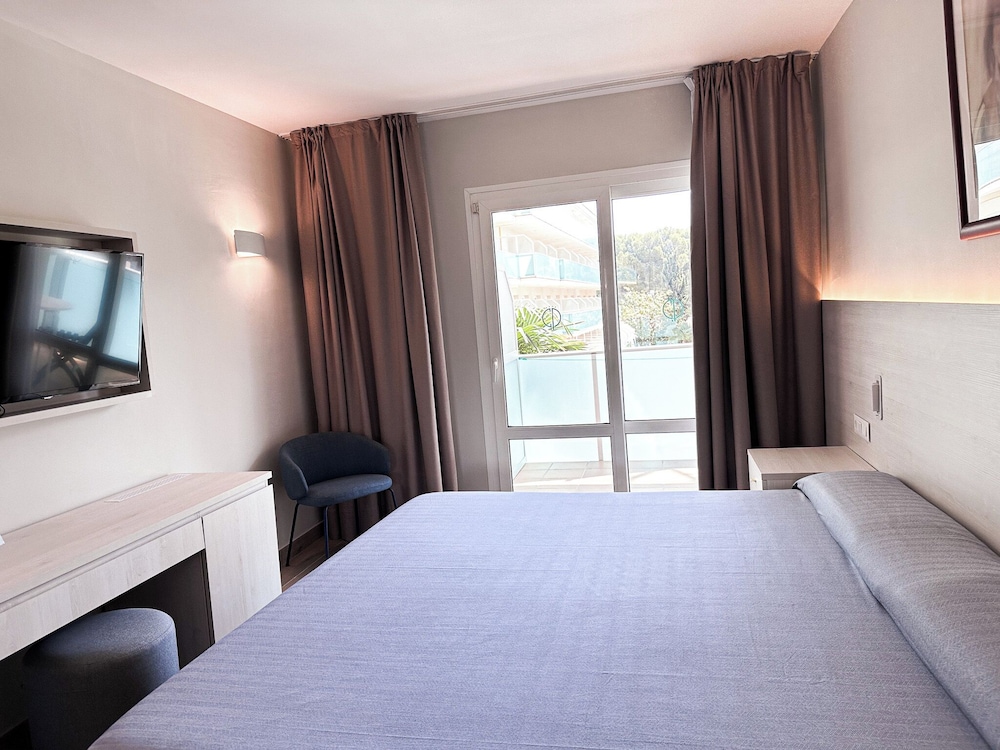 Superior Room, Pool View