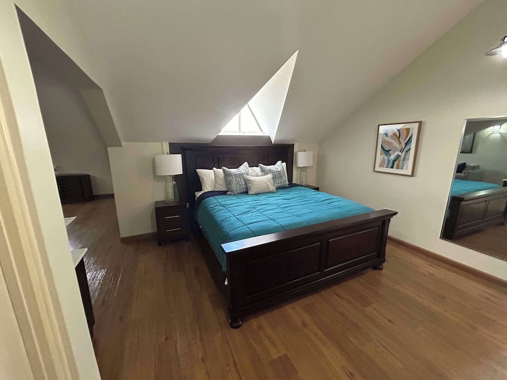 Suite, 1 King Bed, Non Smoking - Photo 3
