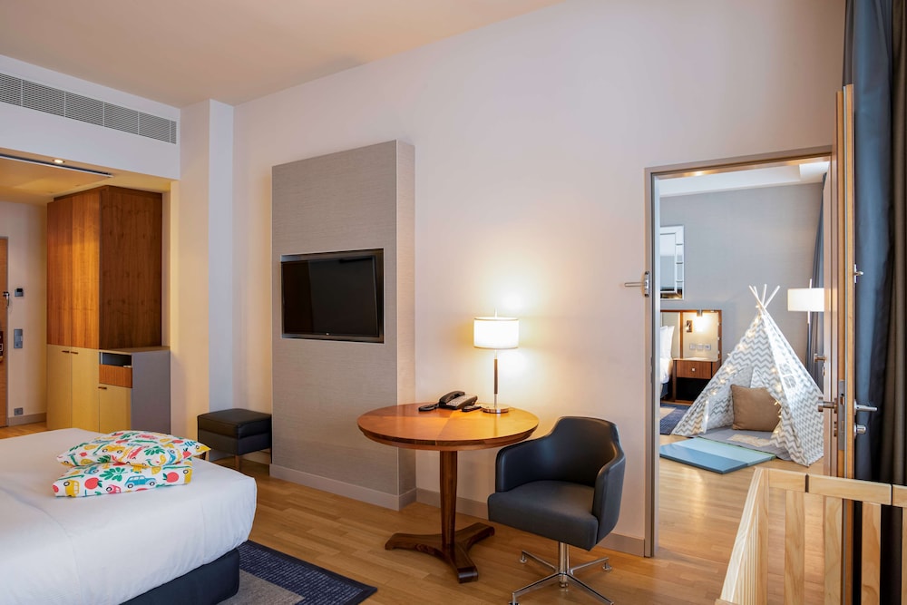Hilton Deluxe, Family Room, Multiple Beds, Connecting Rooms