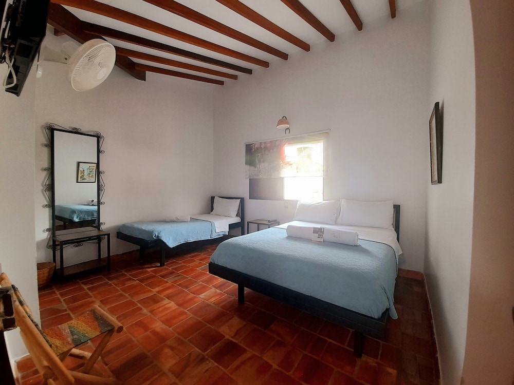 Traditional Triple Room, Multiple Beds, Pool View photo 1