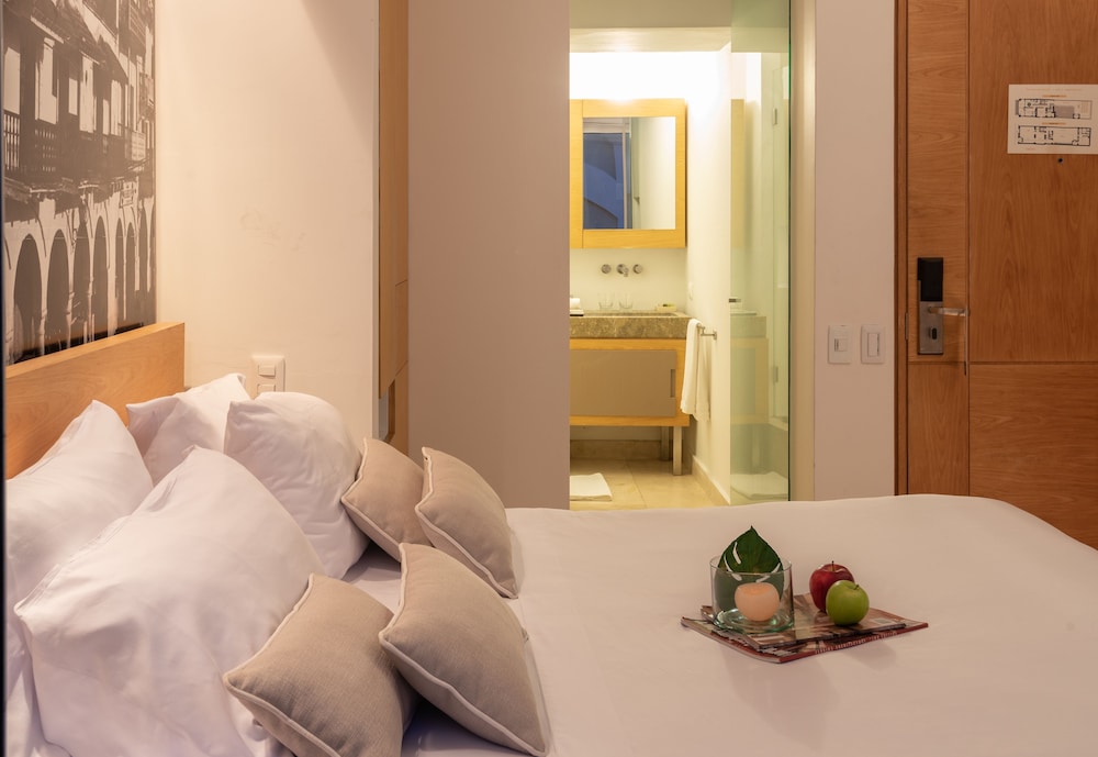 Premium Double Room, 1 King Bed photo 2