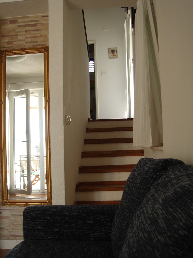 Duplex, 2 Bedrooms photo 2