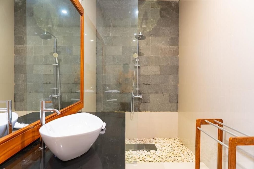 Suite - Photo 7