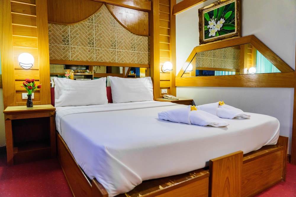 Standard Room, 1 Queen Bed photo 3