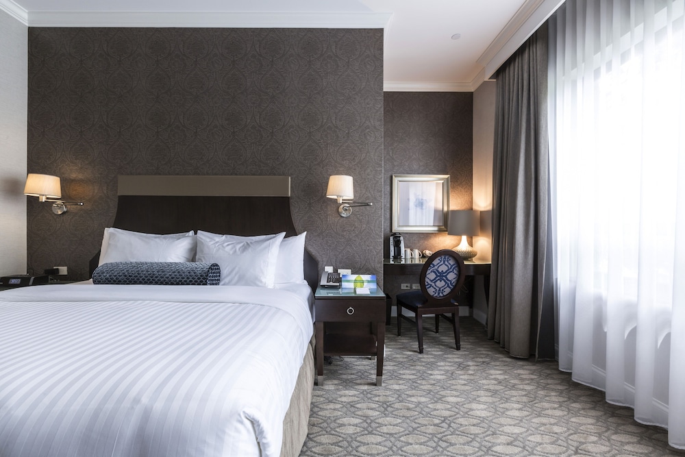 Deluxe Room, 1 King Bed photo 1