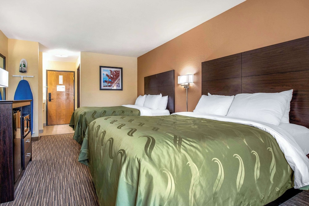 Standard Room, 2 Queen Beds, Non Smoking - Photo 2