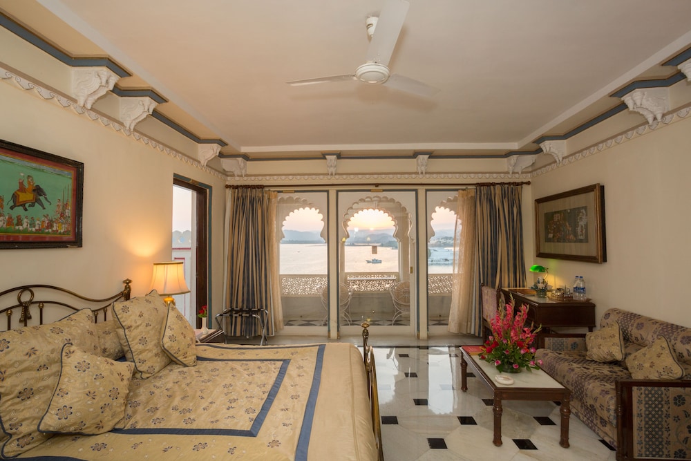 Terrace Suite Lake View with Sit Out - Photo 8