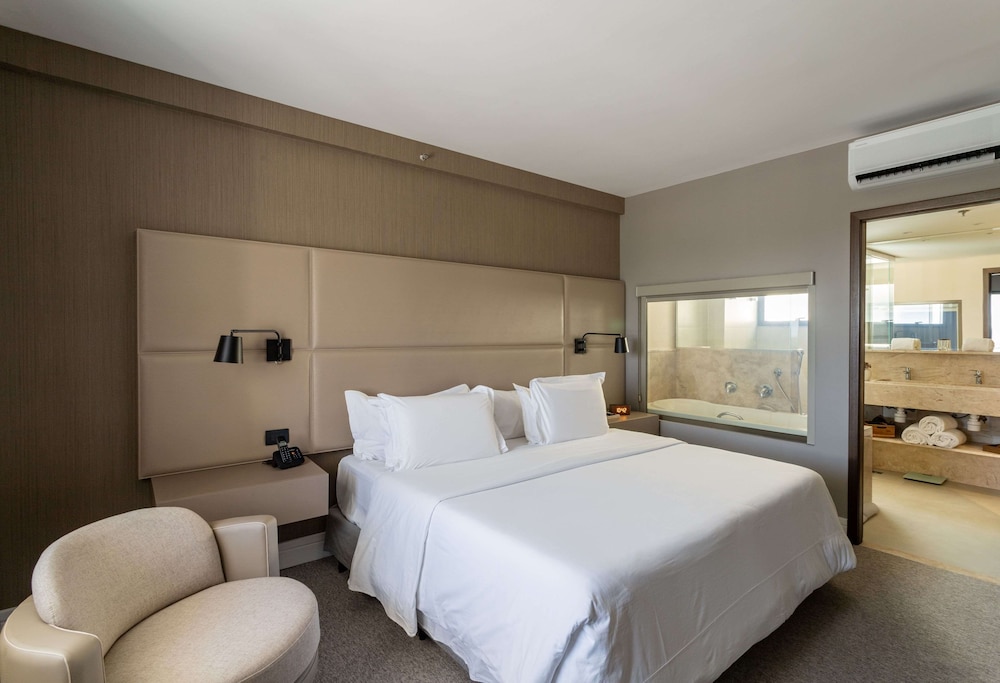 Suite, 1 King Bed photo 3