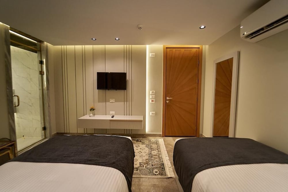 Standard Twin Room - Photo 2